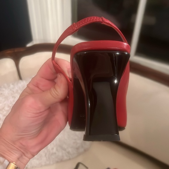 Gorgeous red leather heels. - Picture 3 of 4